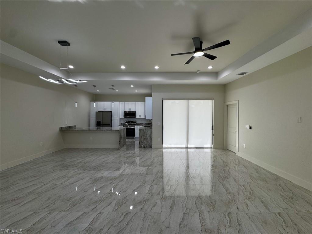 MIRROR LAKES - Residential Lease