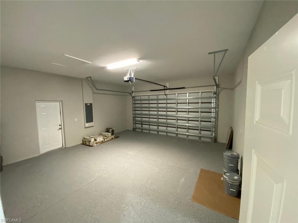 MIRROR LAKES - Residential Lease