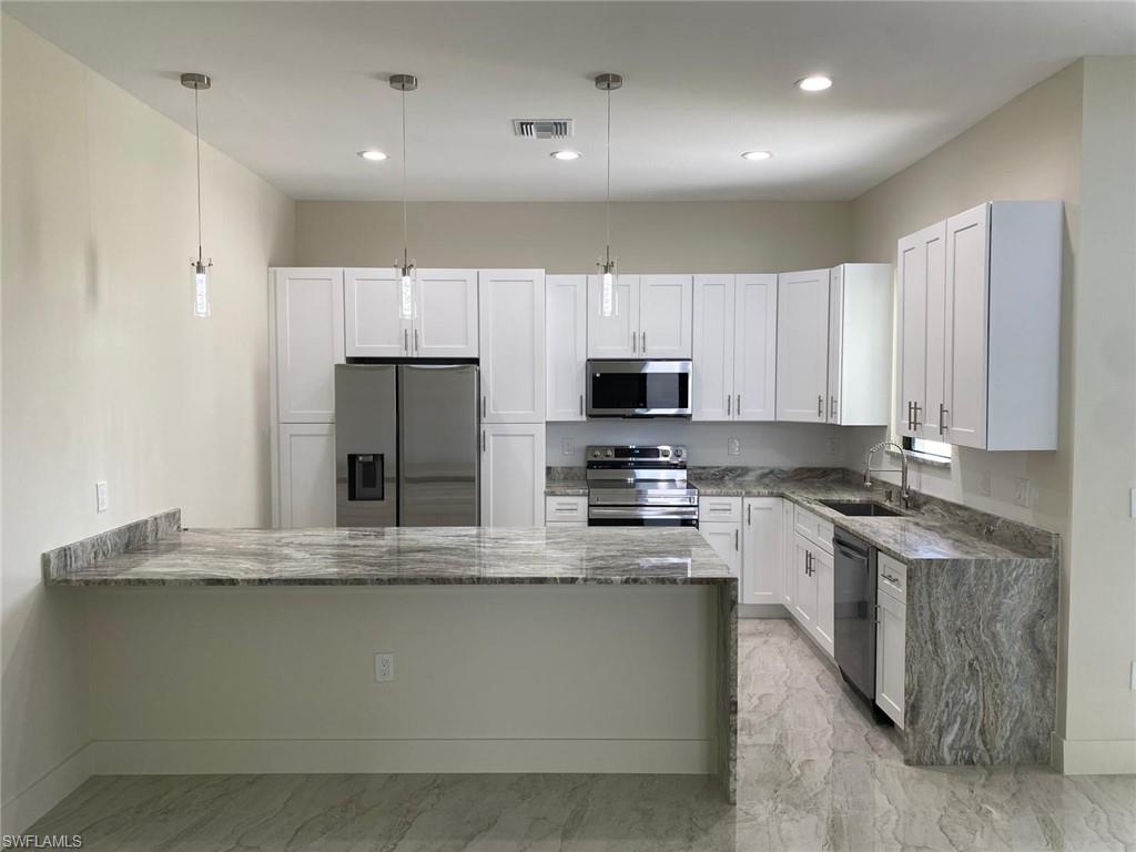 MIRROR LAKES - Residential Lease