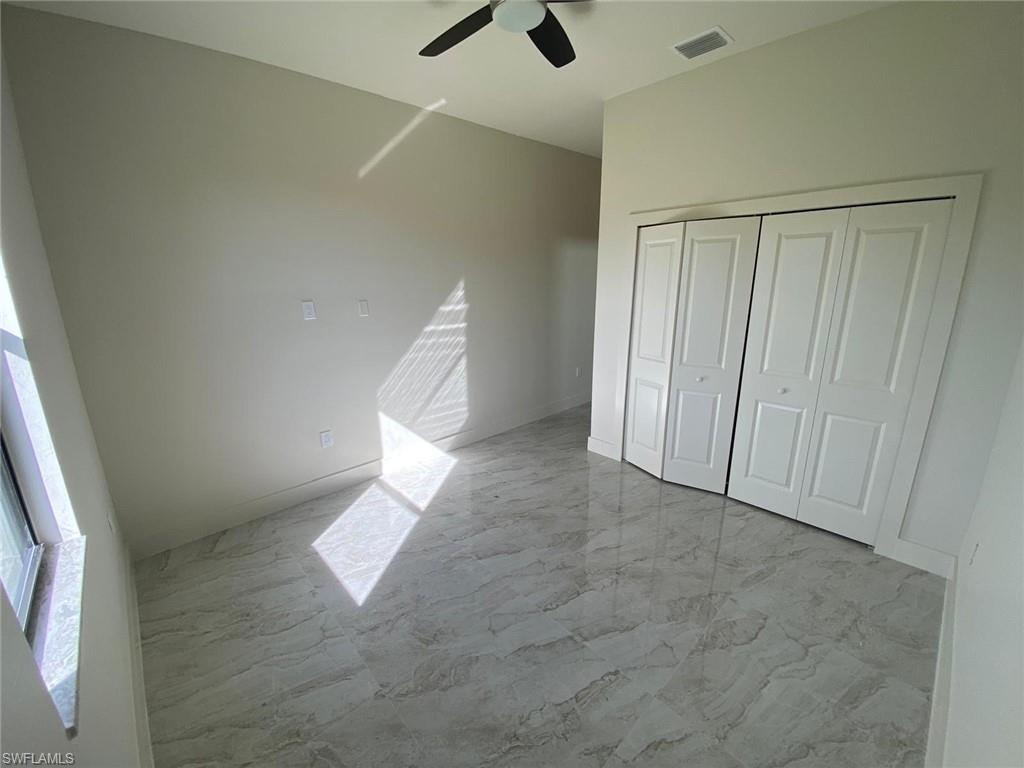 MIRROR LAKES - Residential Lease