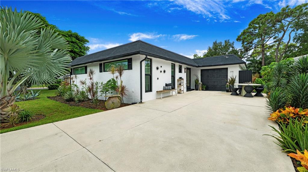 ROYAL ARMS VILLAS - Residential