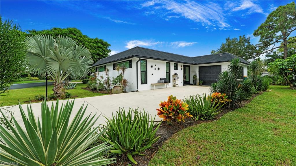 ROYAL ARMS VILLAS - Residential