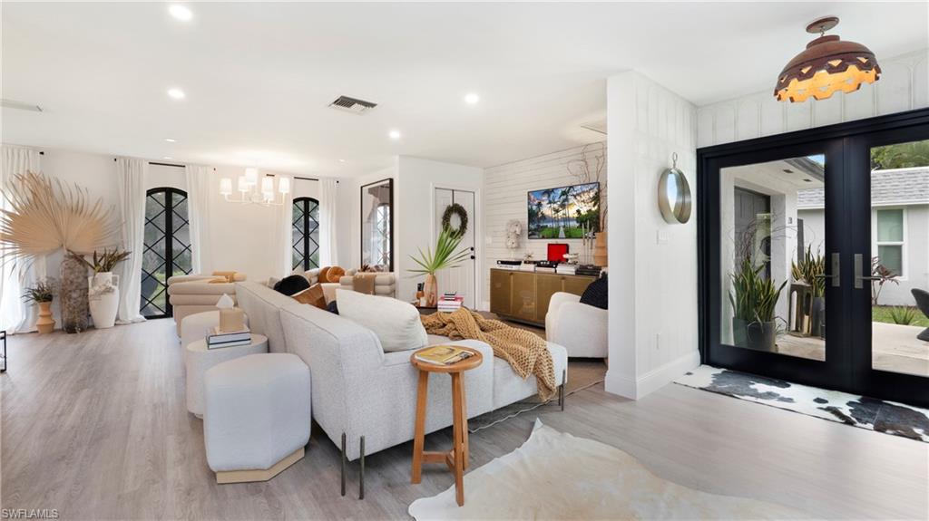 ROYAL ARMS VILLAS - Residential