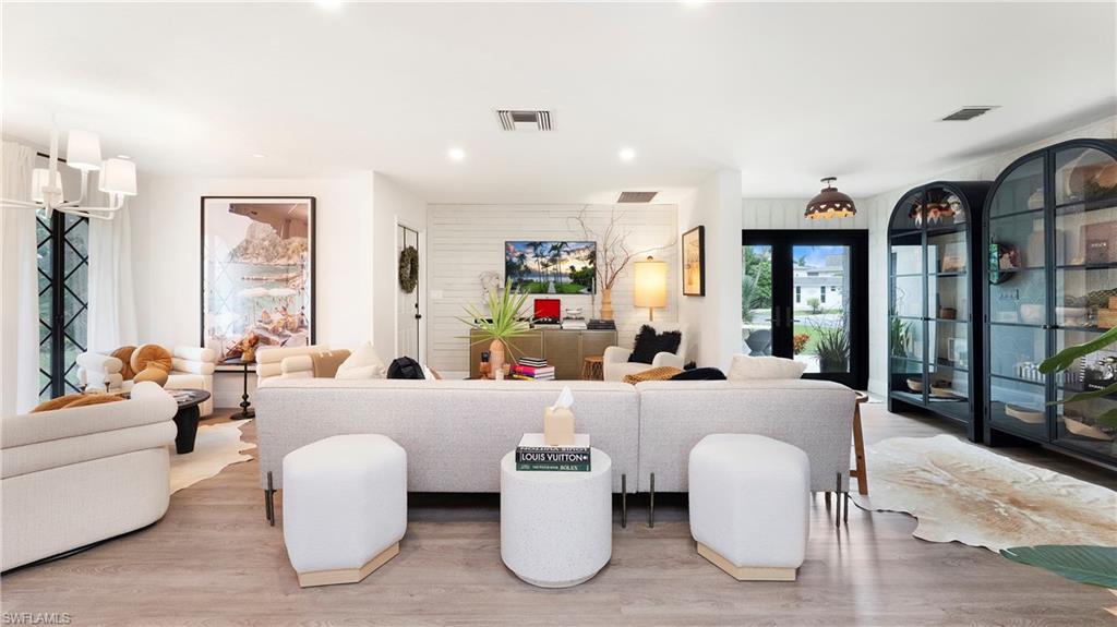 ROYAL ARMS VILLAS - Residential