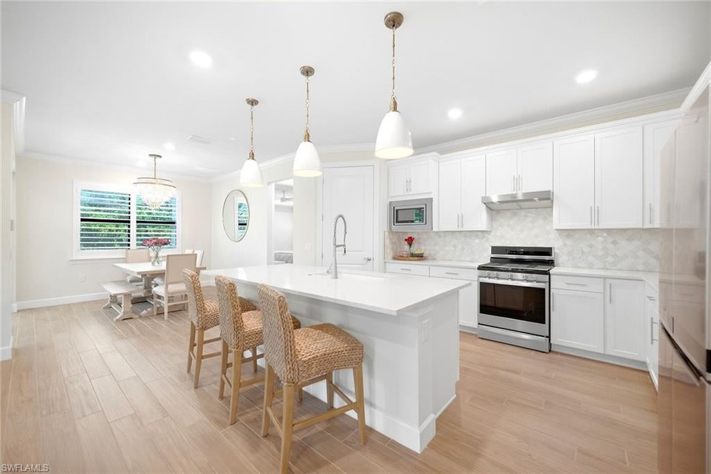 6825 Greenbriar CT
