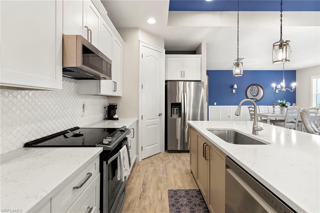 SAVANNAH LAKES - Residential