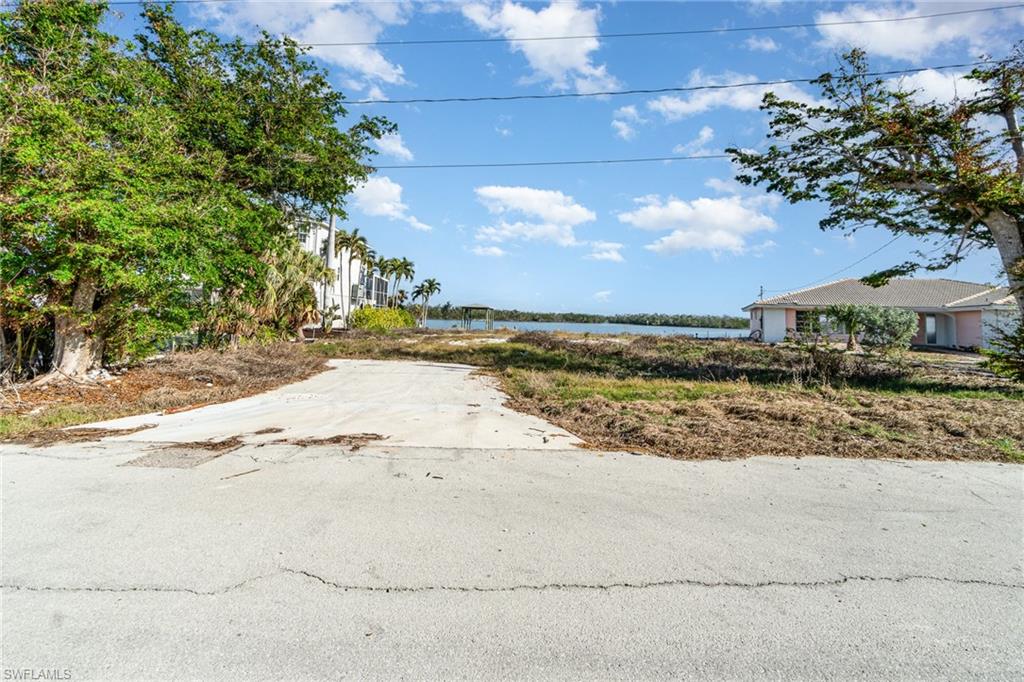 HOLIDAY HEIGHTS - Land