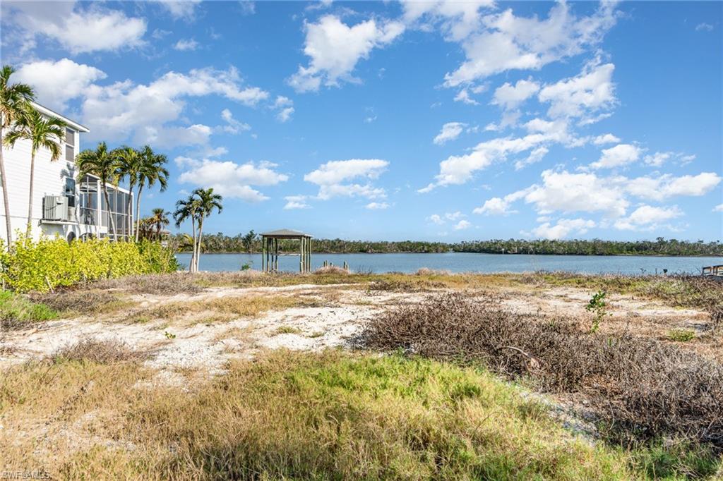 HOLIDAY HEIGHTS - Land