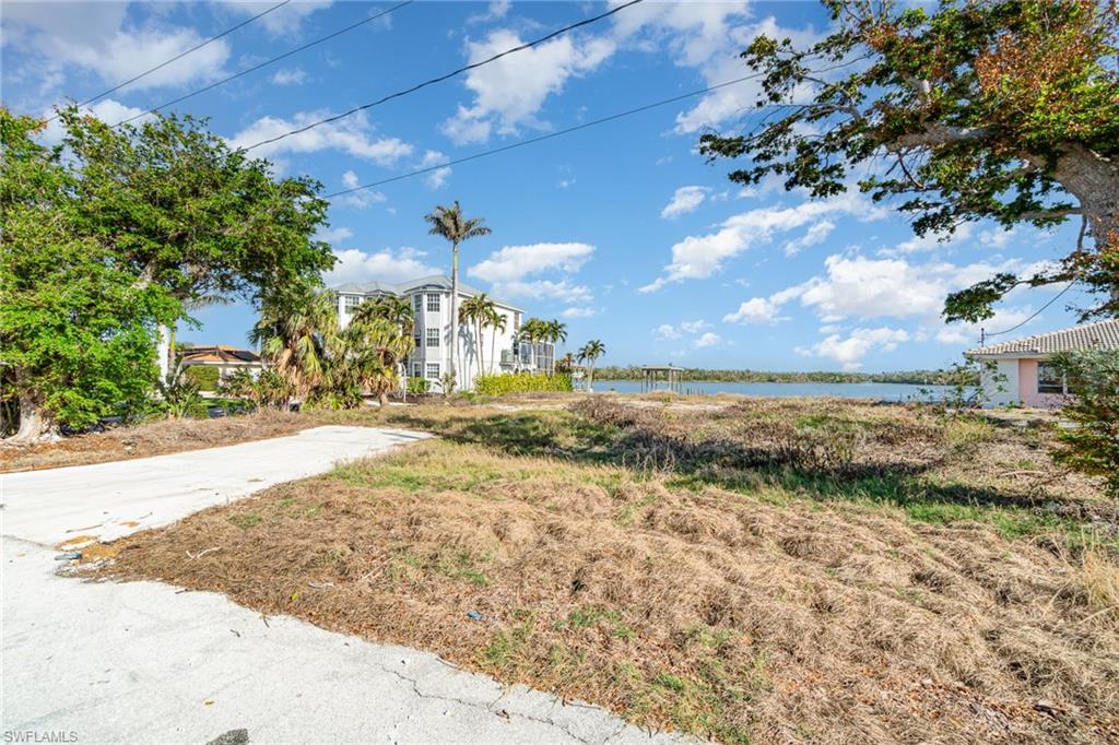 HOLIDAY HEIGHTS - Land