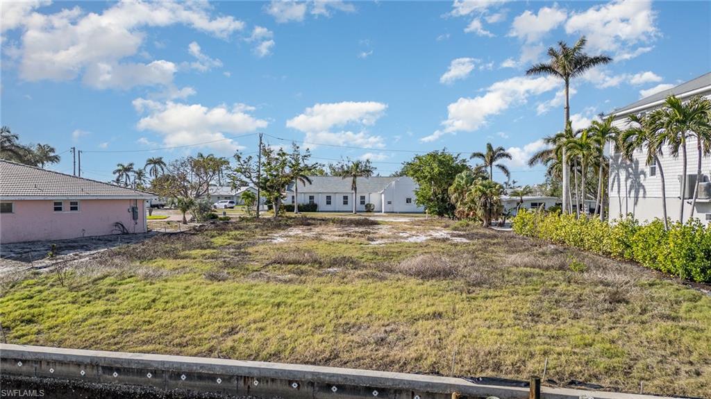 HOLIDAY HEIGHTS - Land