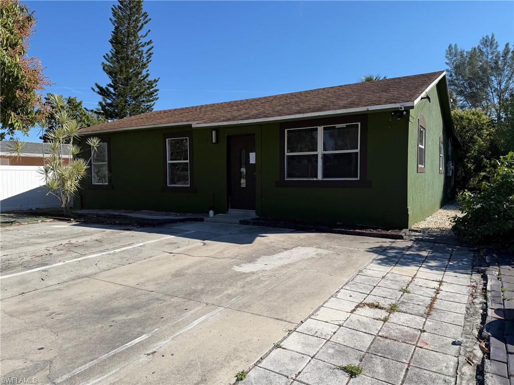 NAPLES MANOR - Residential