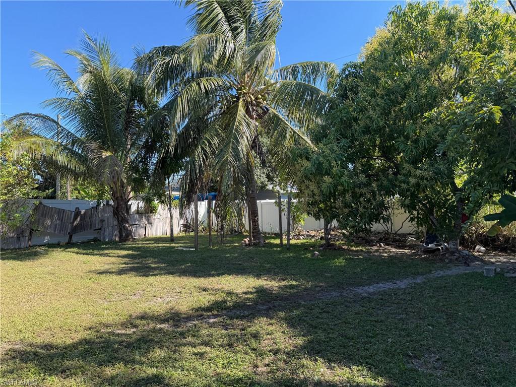 NAPLES MANOR - Residential