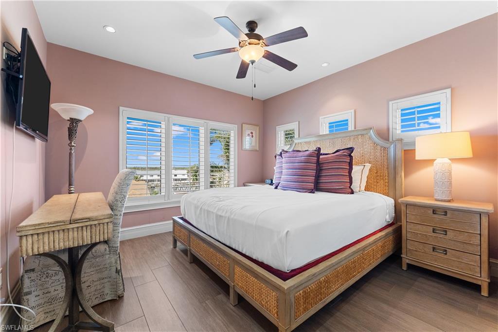 SIESTA ISLES - Residential