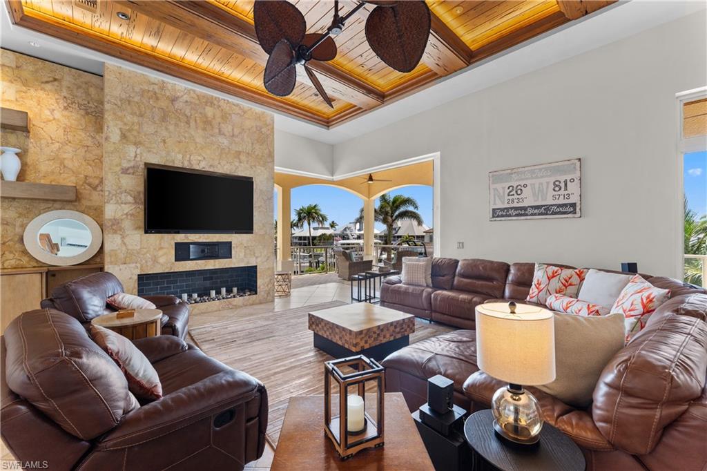 SIESTA ISLES - Residential