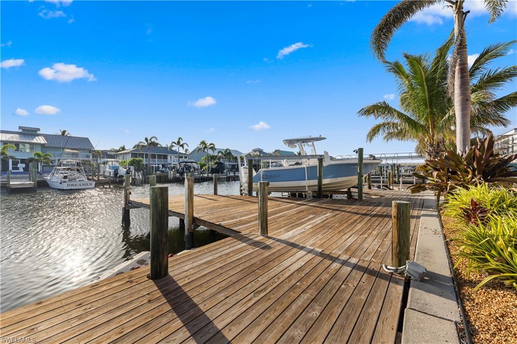 SIESTA ISLES - Residential