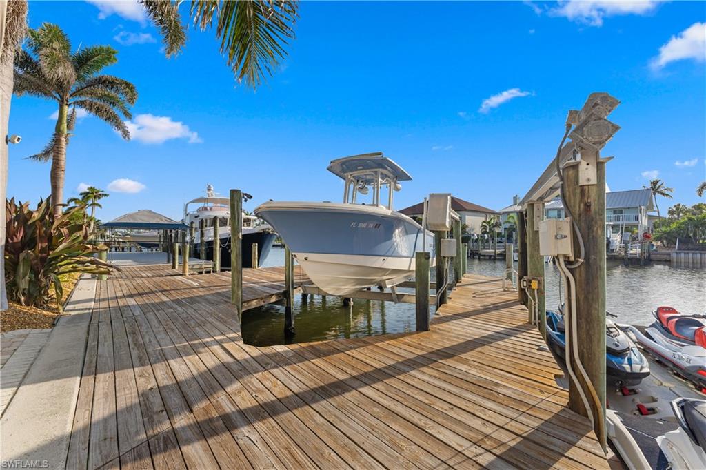 SIESTA ISLES - Residential