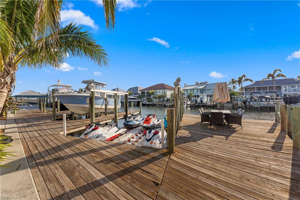 SIESTA ISLES - Residential