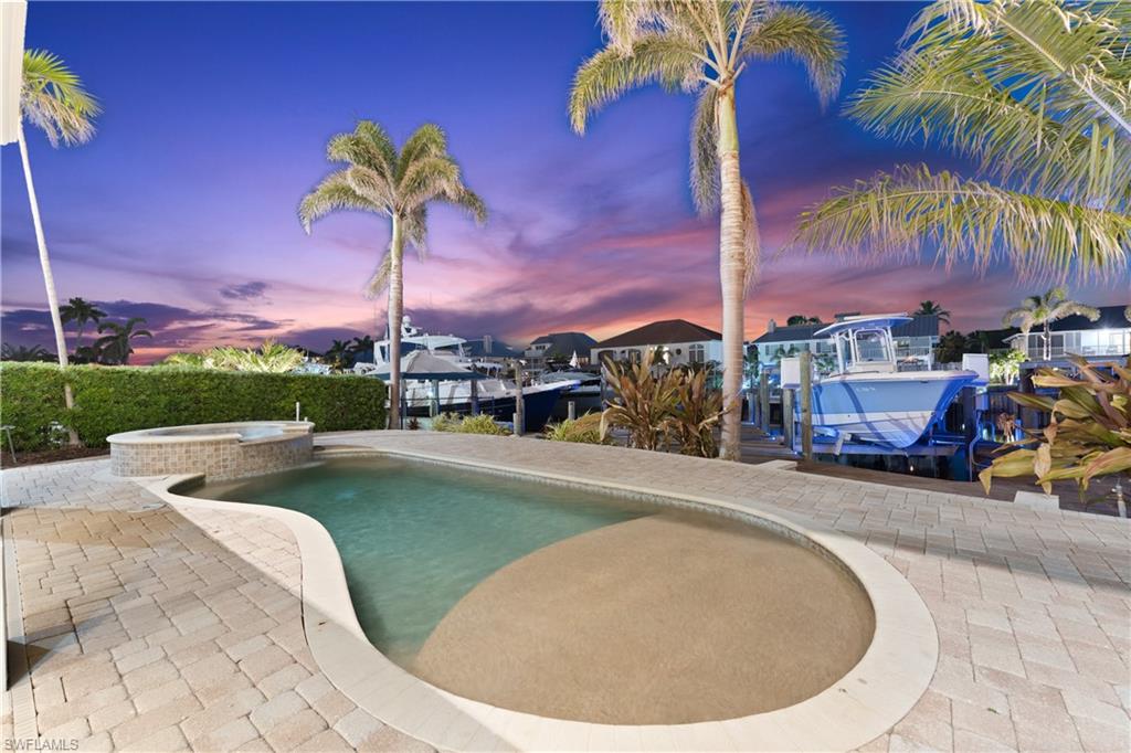 SIESTA ISLES - Residential