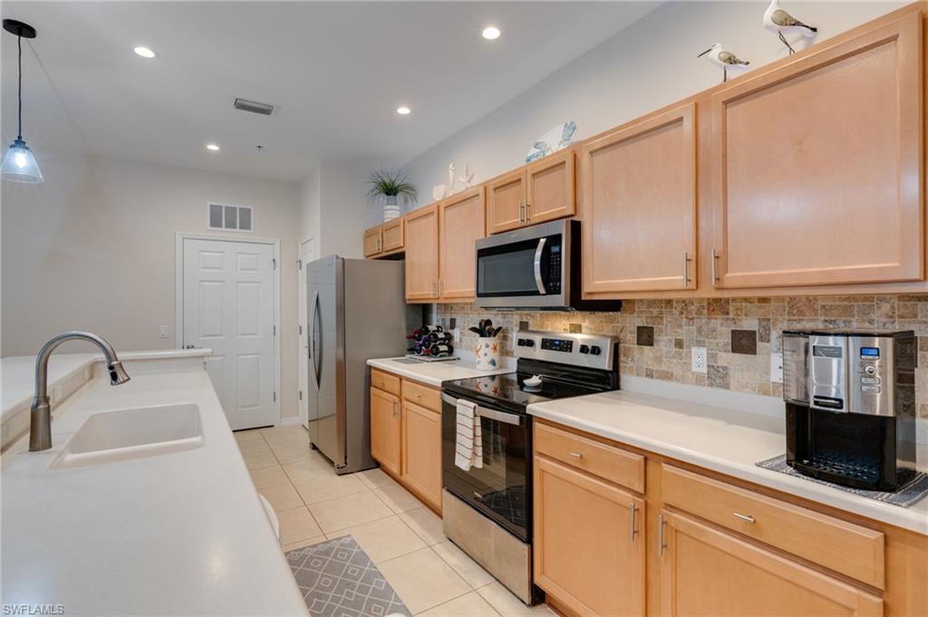 ROYAL POINTE - Residential