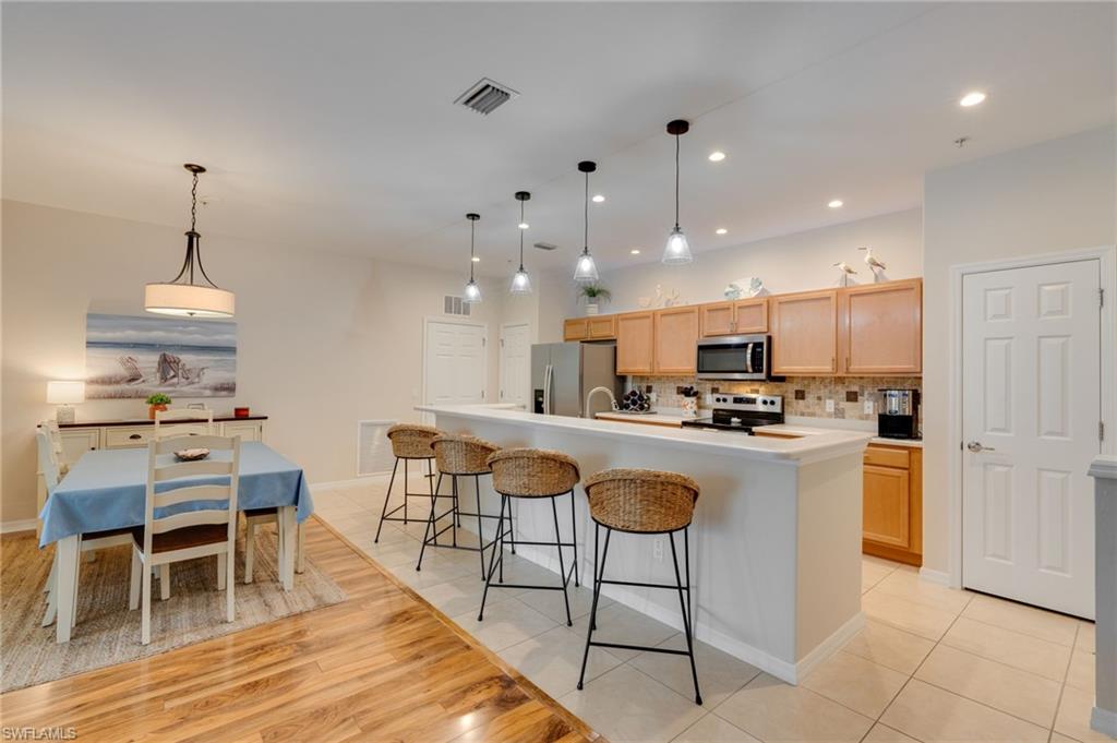 ROYAL POINTE - Residential