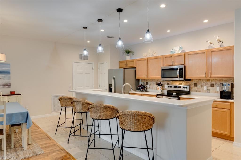 ROYAL POINTE - Residential