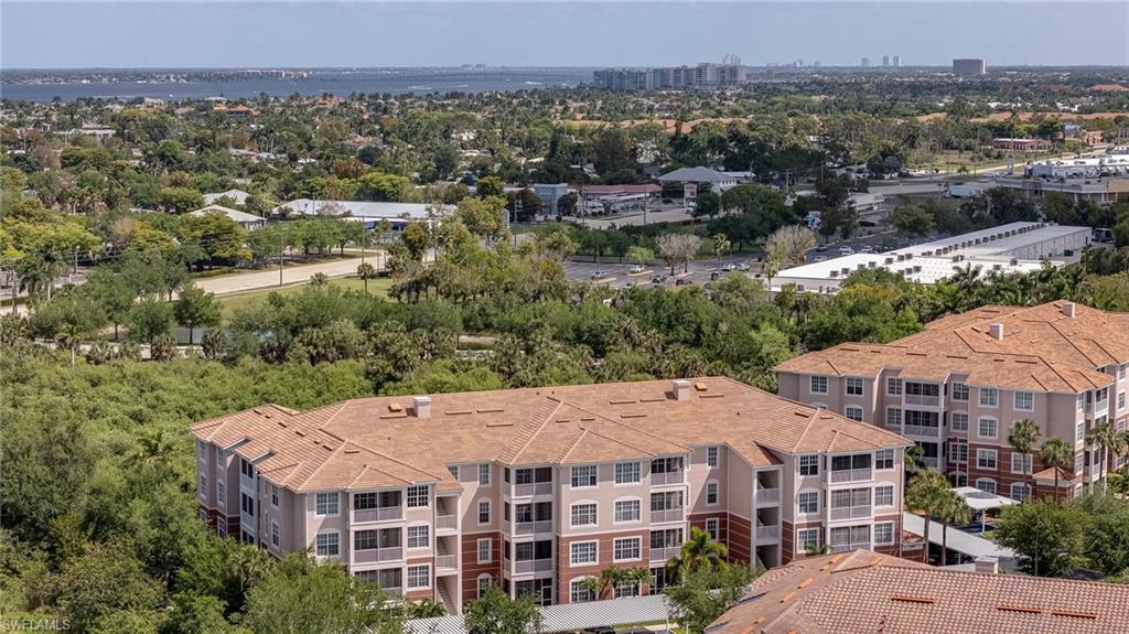 ROYAL POINTE - Residential