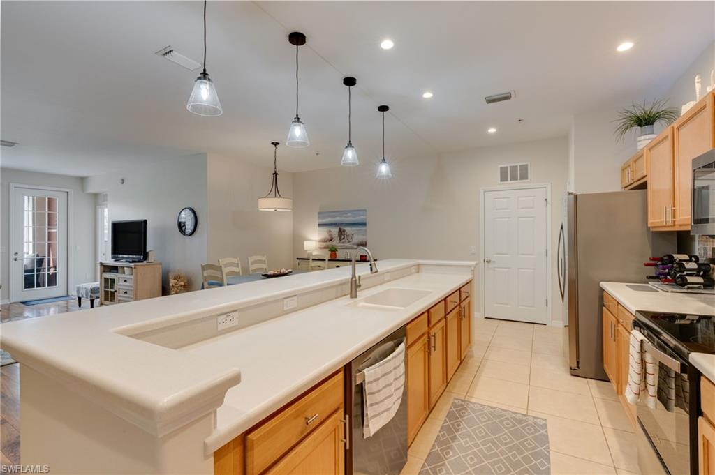 ROYAL POINTE - Residential