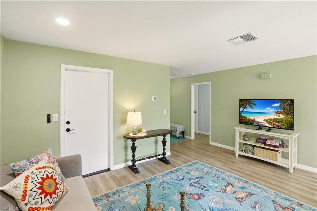 COMPASS POINTE - Residential