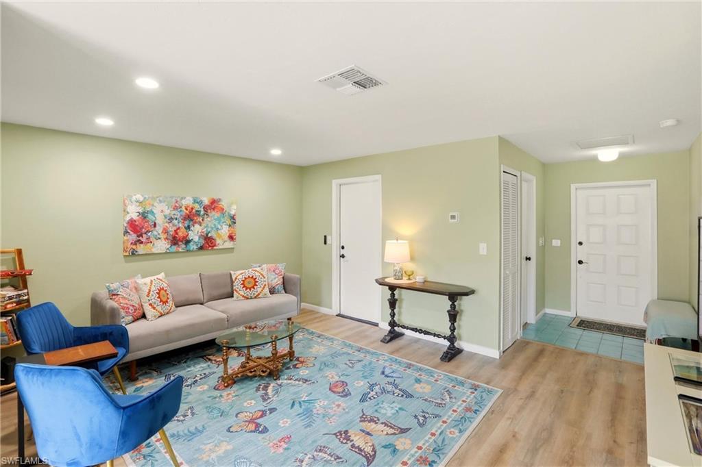 COMPASS POINTE - Residential