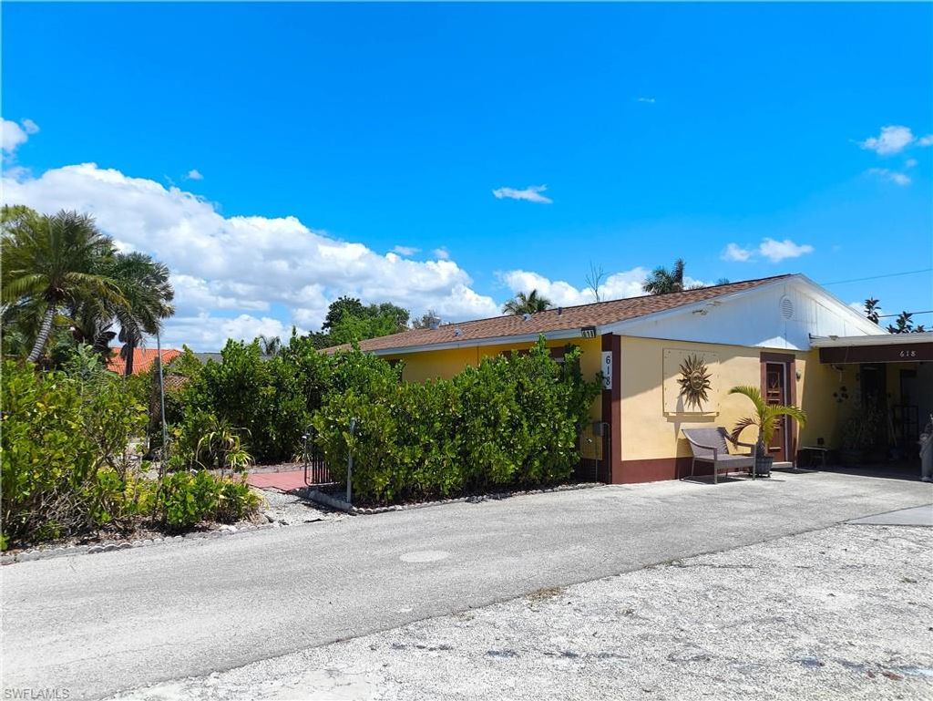 Photo of 618 107th AVE N, NAPLES, FL 34108 (MLS # 226017130)