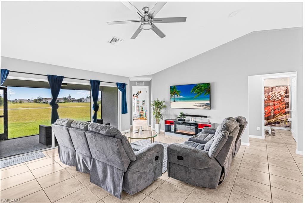 CAPE CORAL - Residential