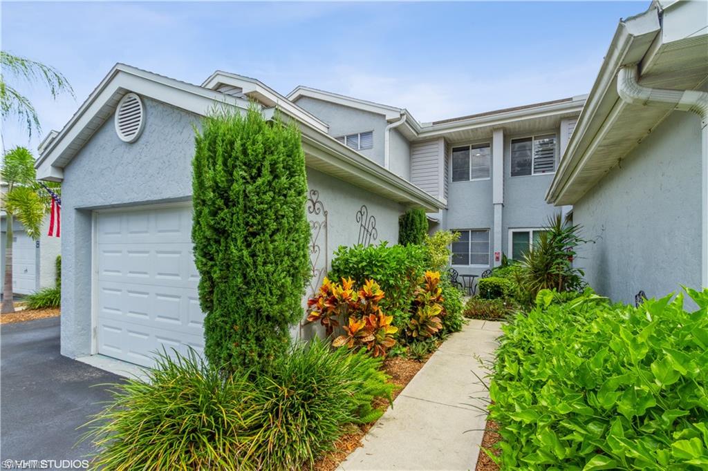 LAKESIDE CARRIAGE HOMES - Residential Lease