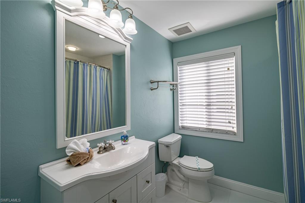 LAKESIDE CARRIAGE HOMES - Residential Lease