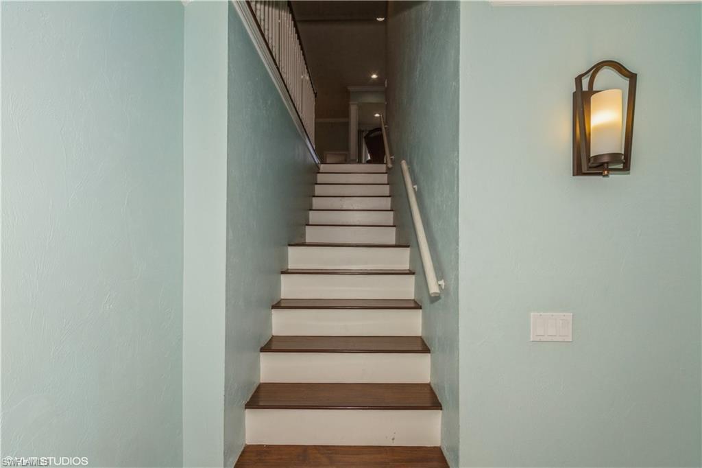 LAKESIDE CARRIAGE HOMES - Residential Lease