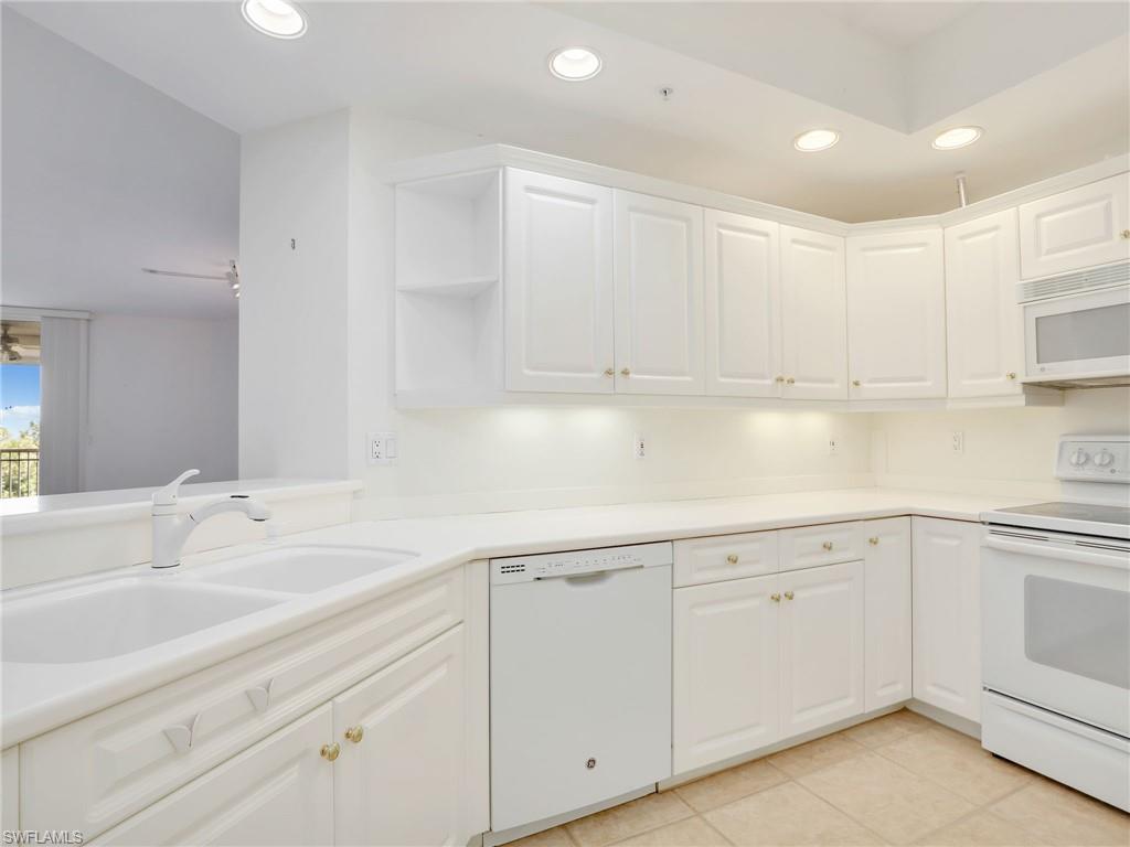 TOWER POINTE AT ARBOR TRACE - Residential