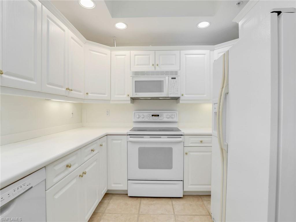 TOWER POINTE AT ARBOR TRACE - Residential