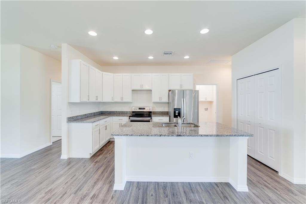 LAUREL OAKS - Residential