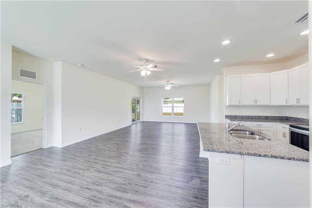 LAUREL OAKS - Residential