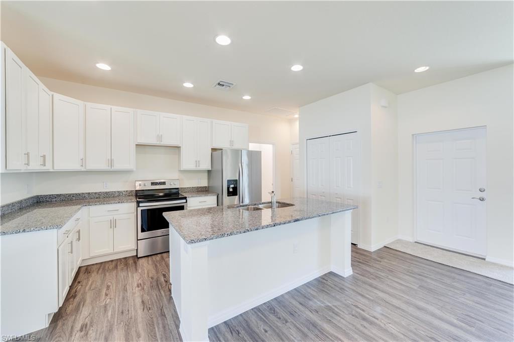 LAUREL OAKS - Residential