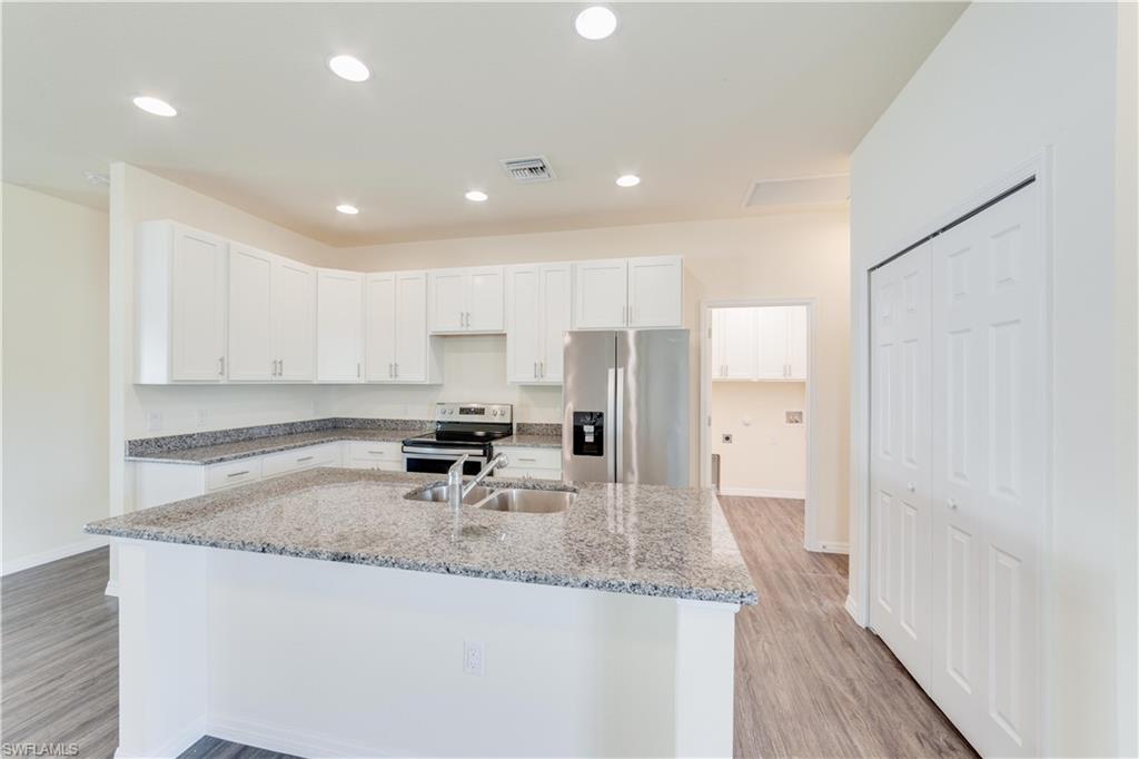 LAUREL OAKS - Residential