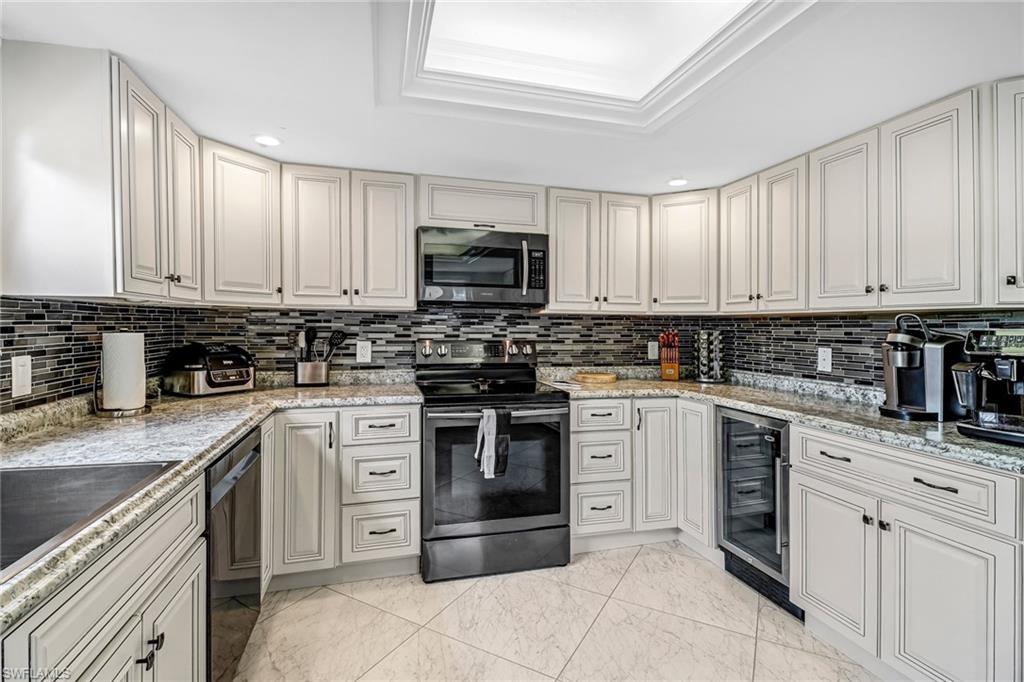 COUNTRY CLUB GARDENS - Residential Lease