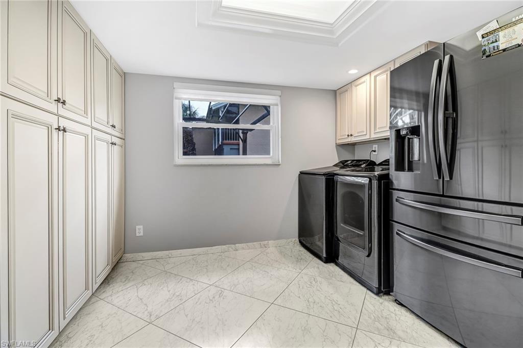 COUNTRY CLUB GARDENS - Residential Lease