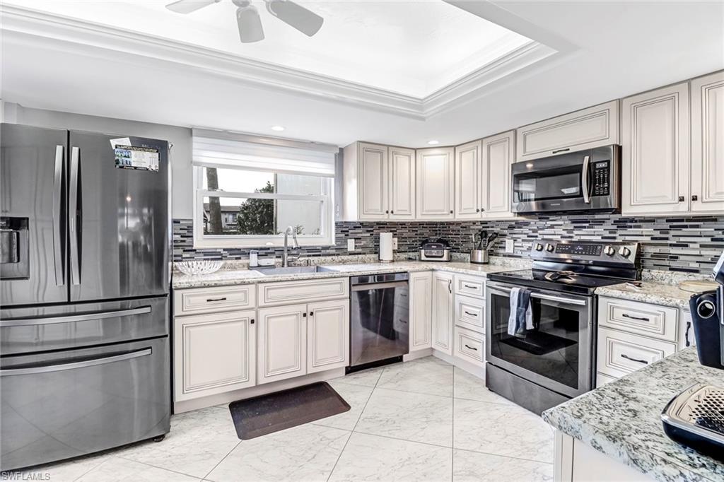 COUNTRY CLUB GARDENS - Residential Lease