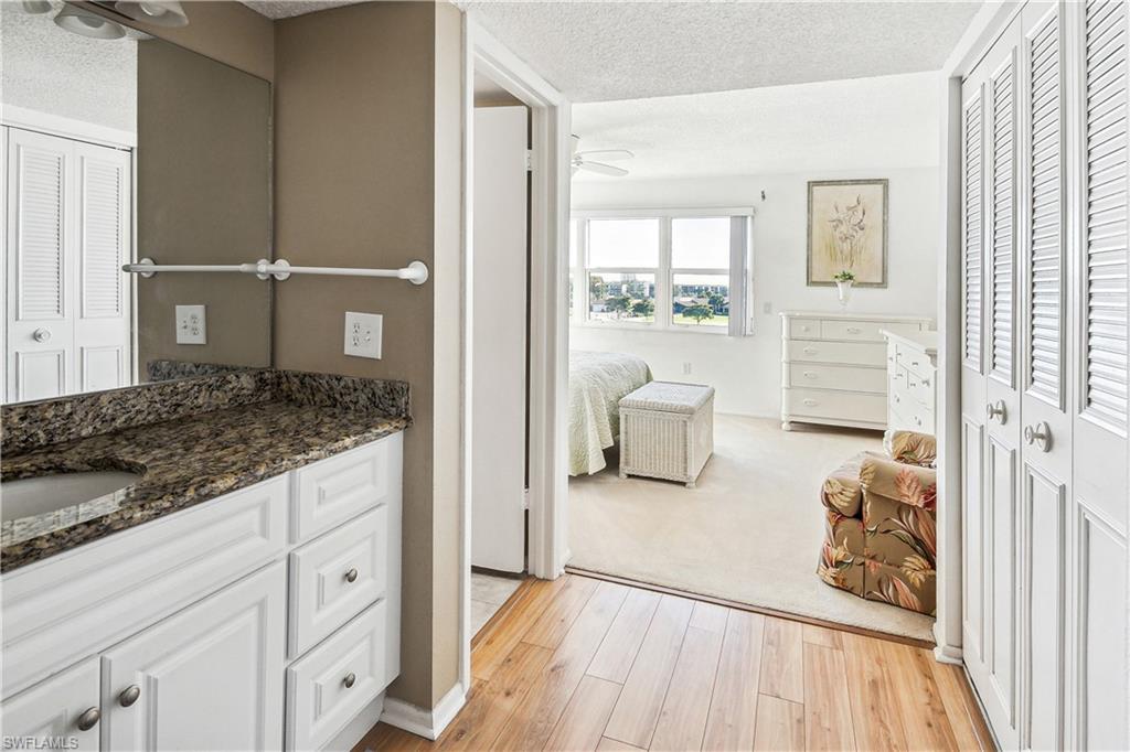 SEVEN LAKES - Residential