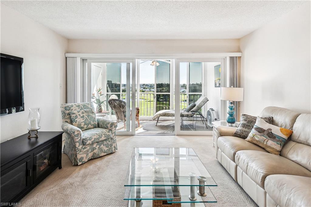 SEVEN LAKES - Residential