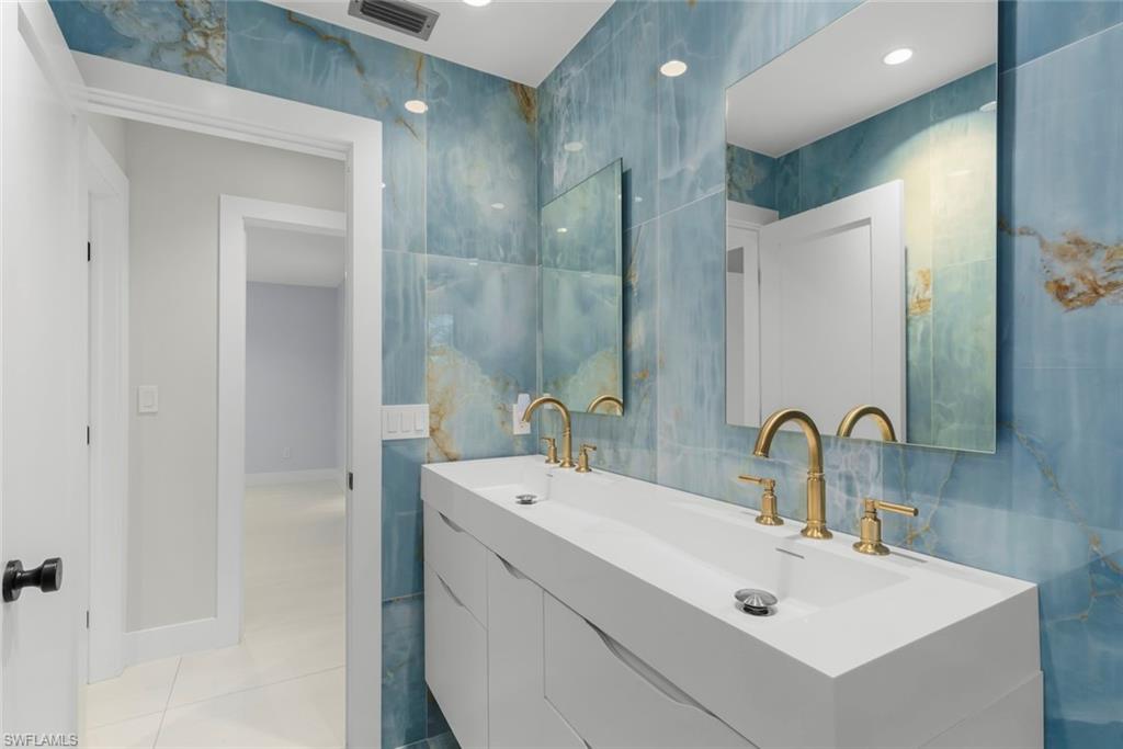 GUMBO LIMBO - Residential