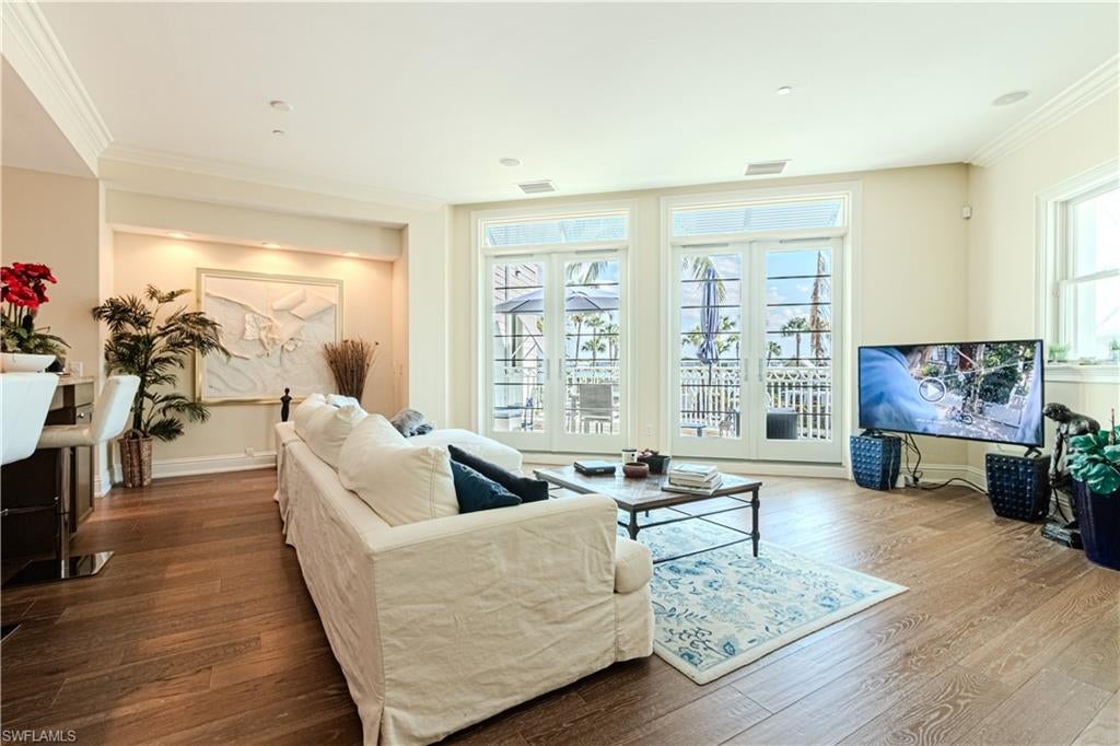 1001 10th AVE S 211