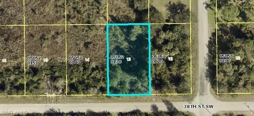 This quarter acre lot is located near Sunshine, SR82 and Fort Myerrs Airport.