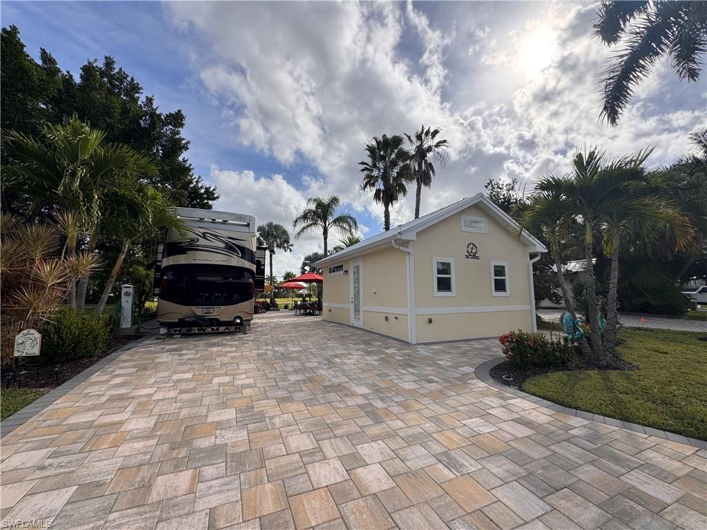 RIVERBEND MOTORCOACH RESORT - Land