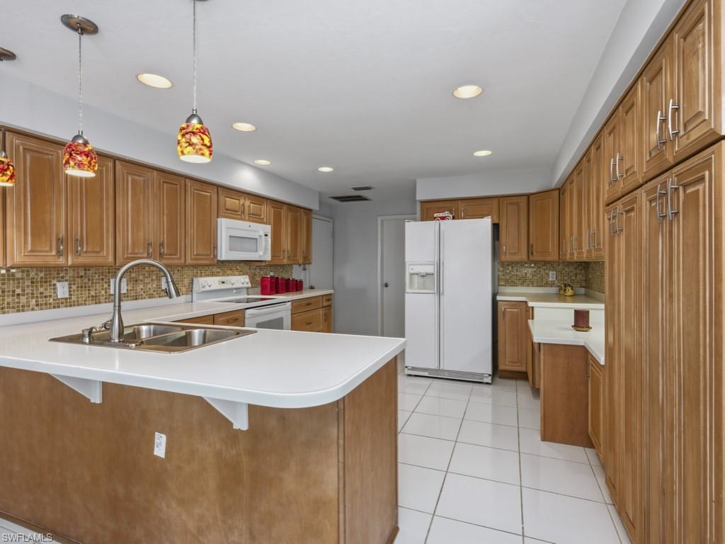 MARCO BEACH - Residential